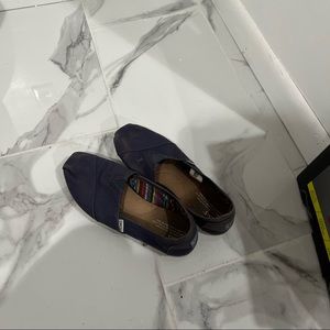 Navy Toms sneakers/shoes